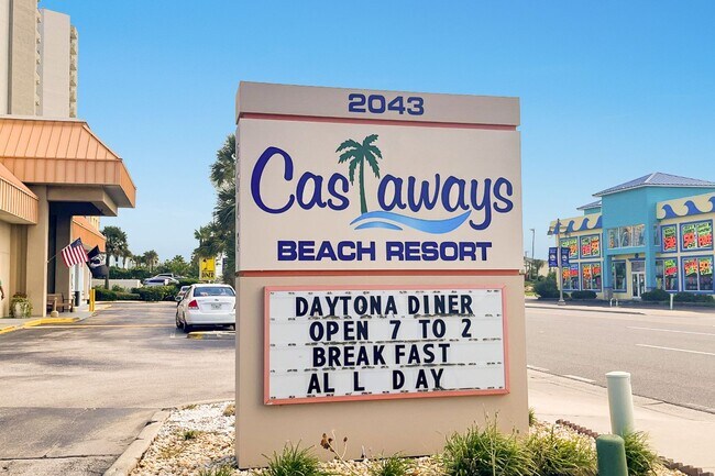 Building Photo - Beachfront Unit in Daytona Beach