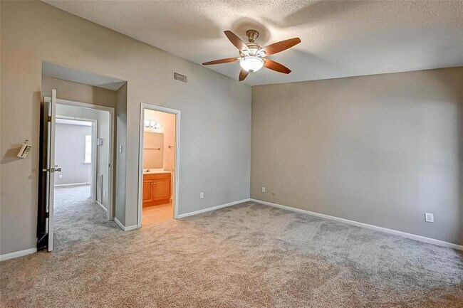 Building Photo - 17804 Kings Park Ln