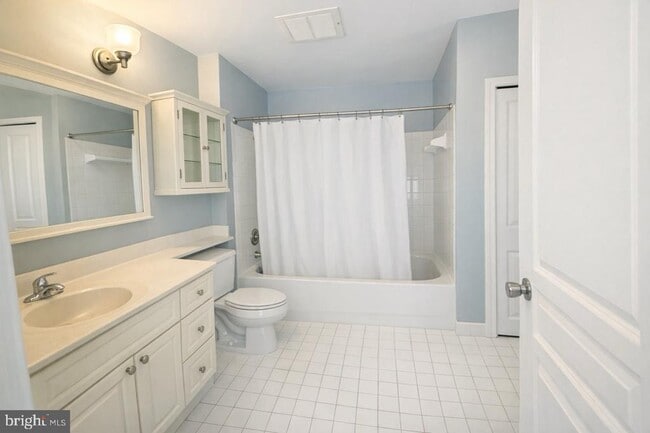 Building Photo - 5575 Seminary Rd