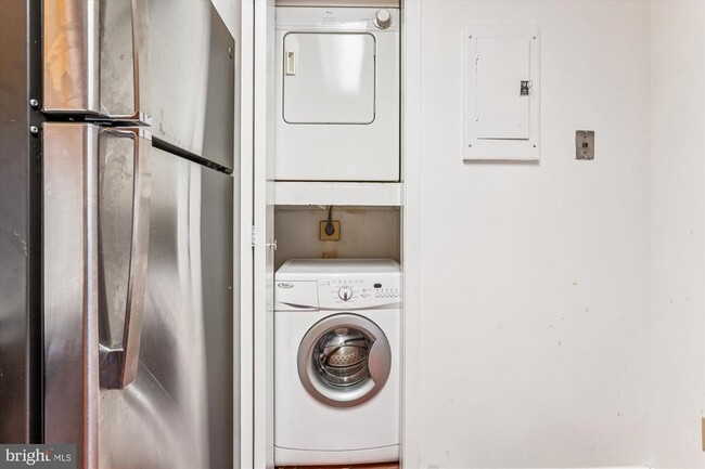 Building Photo - 1200 23rd St NW