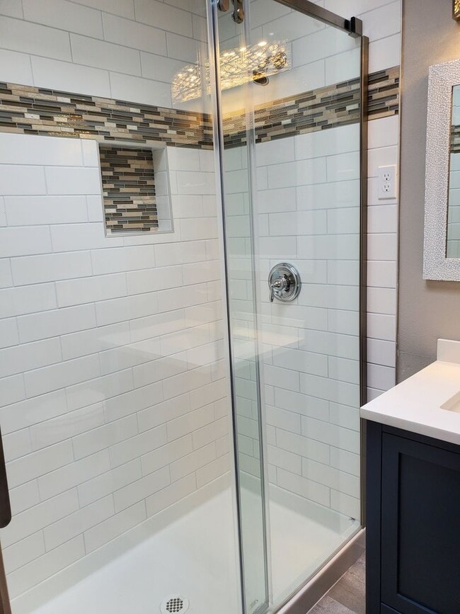 Building Photo - Modern Upgraded 3 bedroom Rambler