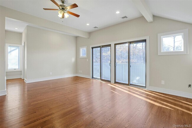 Building Photo - 300 Clausland Mountain Rd