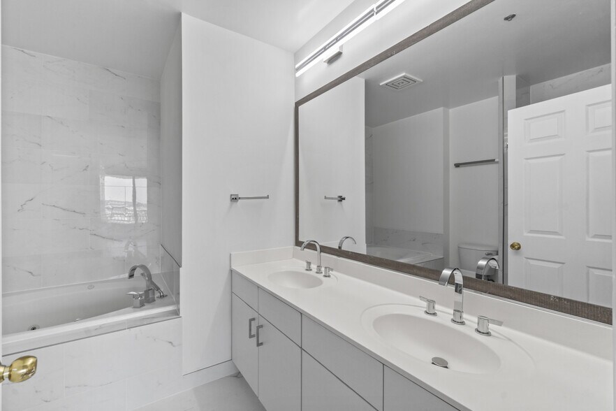 Building Photo - 100 Harborview Dr