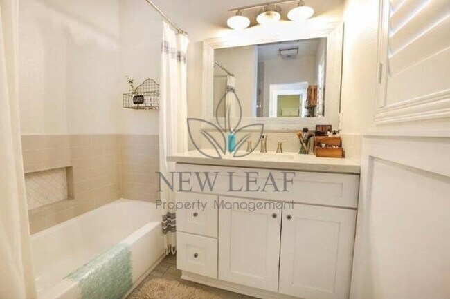 Building Photo - Stunning Claremont Home