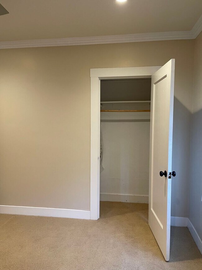 Building Photo - Single Family Home in East Sacramento W/Pool