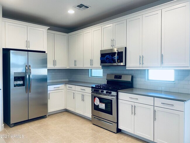 Building Photo - 3729 S 64th Dr