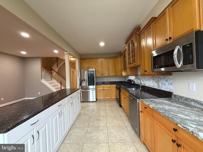 Building Photo - 122 Providence Ln