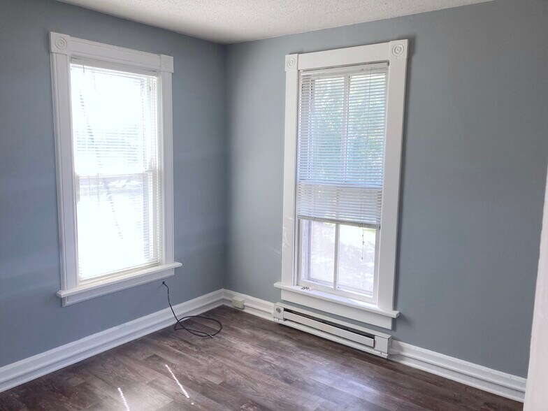 Building Photo - 205 E Sanborn St