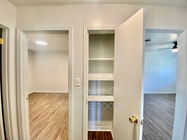 Building Photo - 2027 Lee St