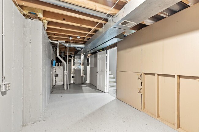 Building Photo - Updated Kenosha 3 Bedroom 2.5 Bath