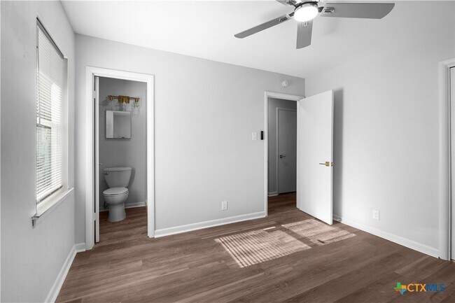 Building Photo - 1302 Metropolitan Dr