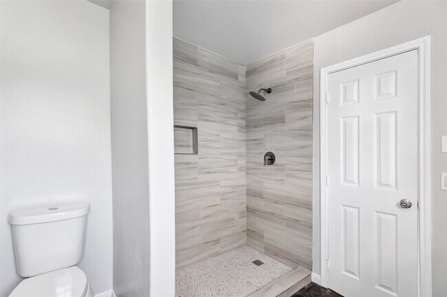 Building Photo - 10445 Wicklowe St