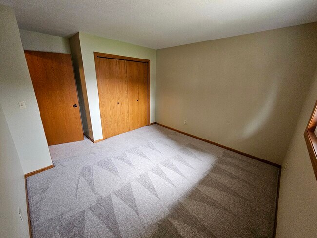 Building Photo - 101 Meadowpark Dr