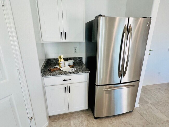 Building Photo - 1131 W Chimes Tower Dr