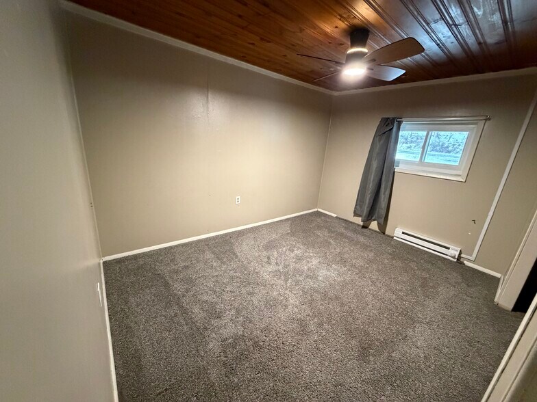 Building Photo - 2570 Sanger Ln