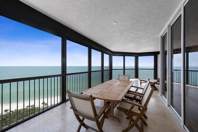 Building Photo - 8473 Bay Colony Dr