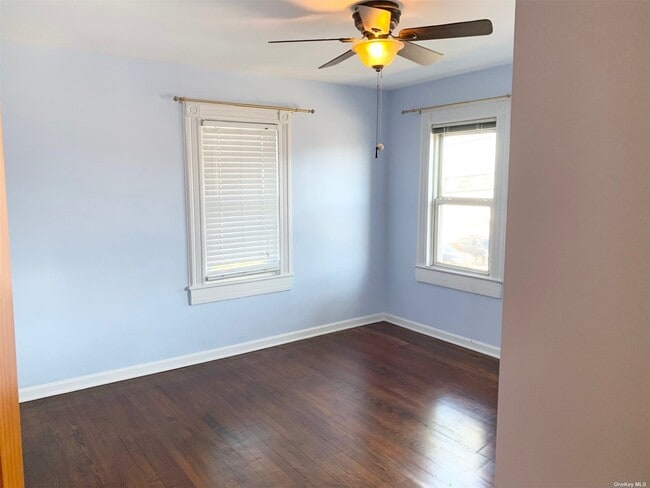 Building Photo - 571 Mineola Ave