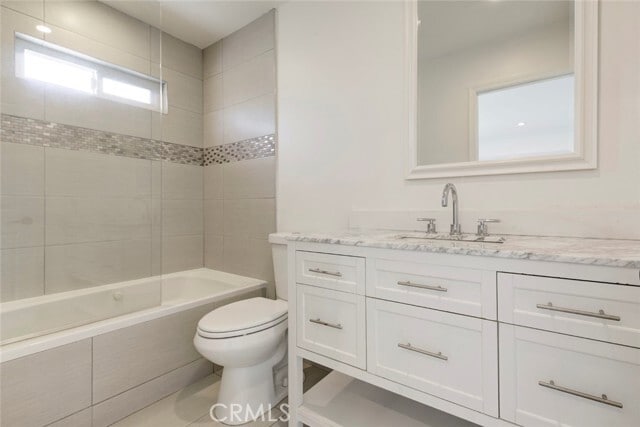 Building Photo - 247 N Oak Ave