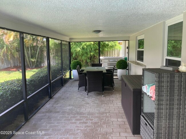 Building Photo - 658 Hibiscus Dr