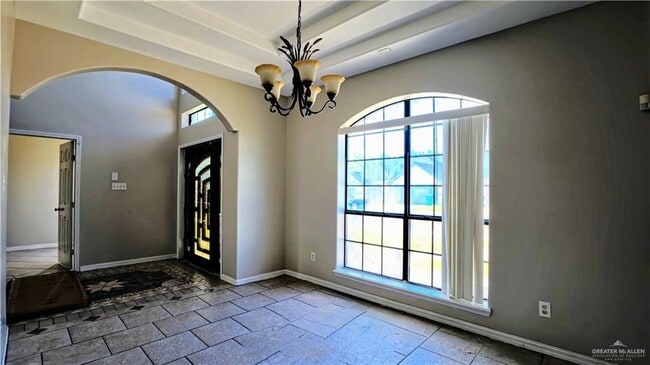 Building Photo - 808 Hummingbird Ave