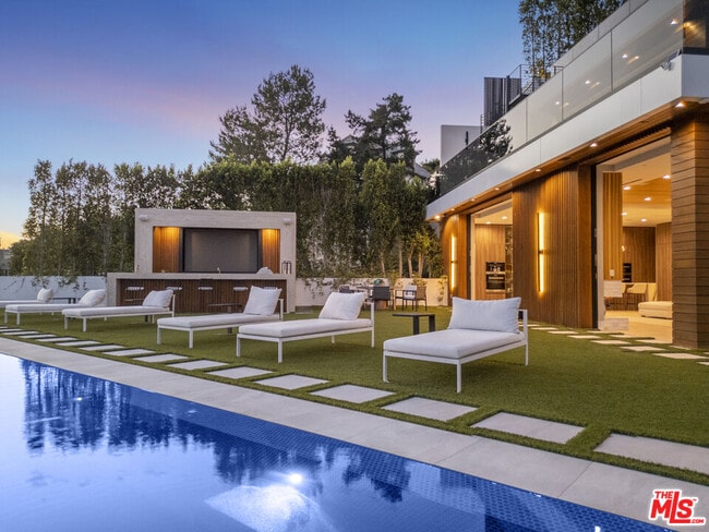 Building Photo - 1033 Somera Rd