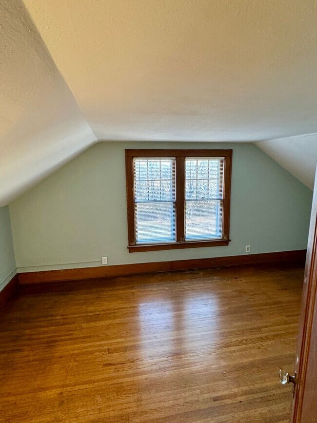 Building Photo - Charming 4-Bedroom Home in Private Setting