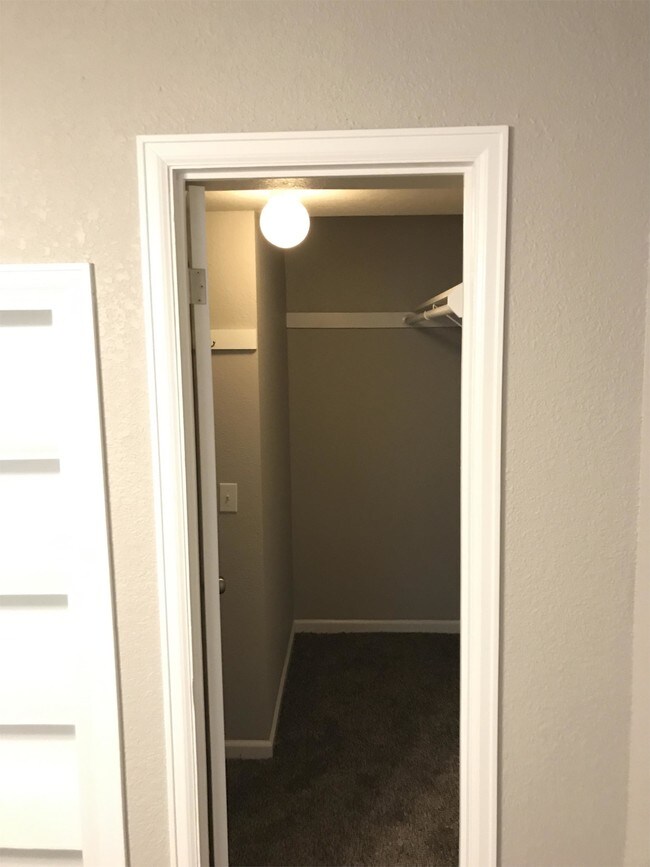 Building Photo - 1325 10th Ave