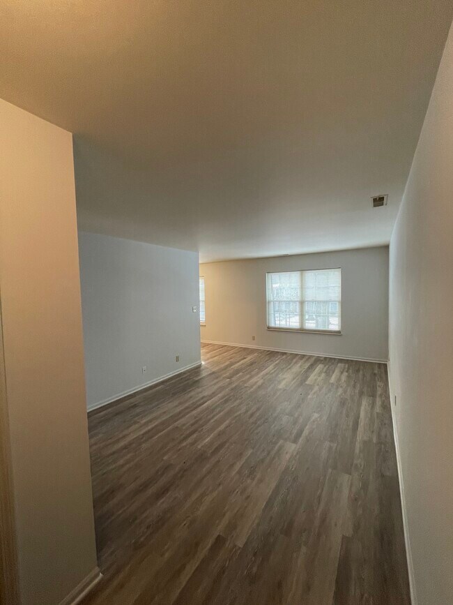 Living room and dining area - 7 Meadow Ln