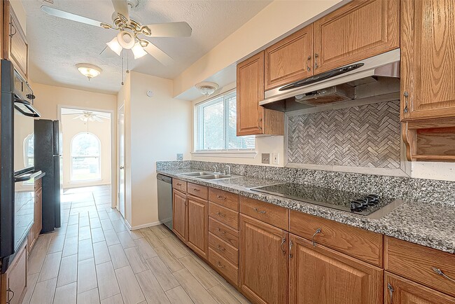 Building Photo - 830 Kenforest Dr