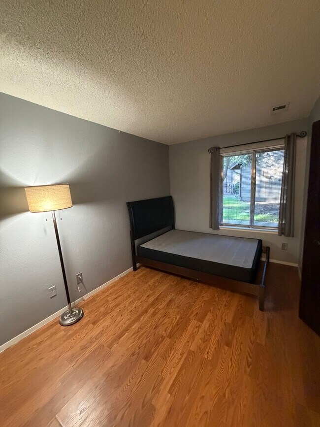 Building Photo - NEWLY RENOVATED & NAU ADJACENT: 1 BR CONDO - $1,600!