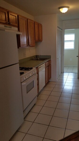 Primary Photo - 1113-1113 19th St NE