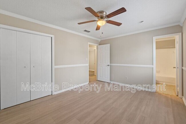 Building Photo - 4009 Royal Oaks Ct