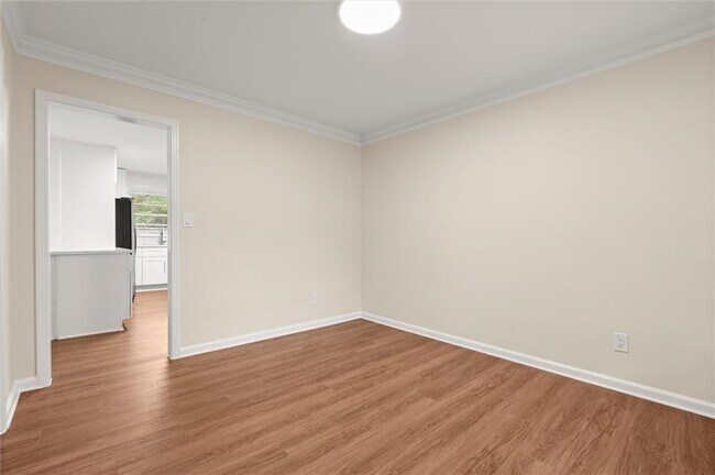 Building Photo - 174 Cromwell Rd NE