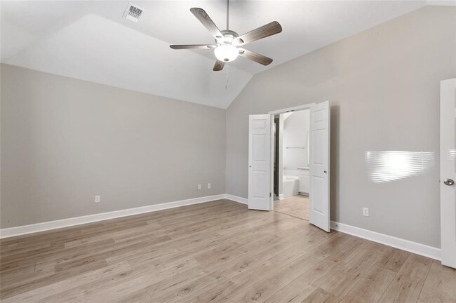 Building Photo - 10335 Emerald Oaks Dr