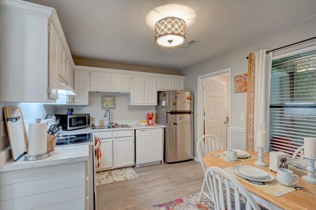 Building Photo - 6279 Lucille Dr