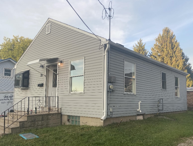 Building Photo - 211 N Forest St