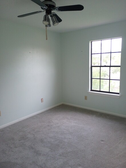 Secondary bedroom - 15235 Kelbrook Dr