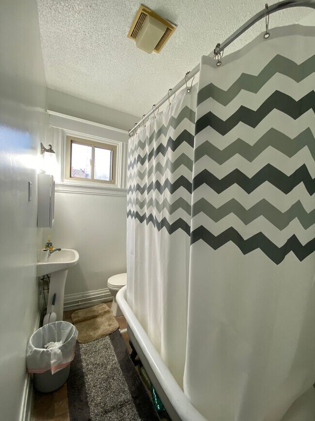 Building Photo - NT 407 Warner St NT