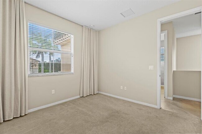 Building Photo - 5224 SW 77th Way