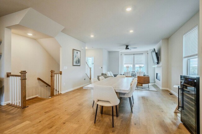 Building Photo - 813 Sawback Sq NE