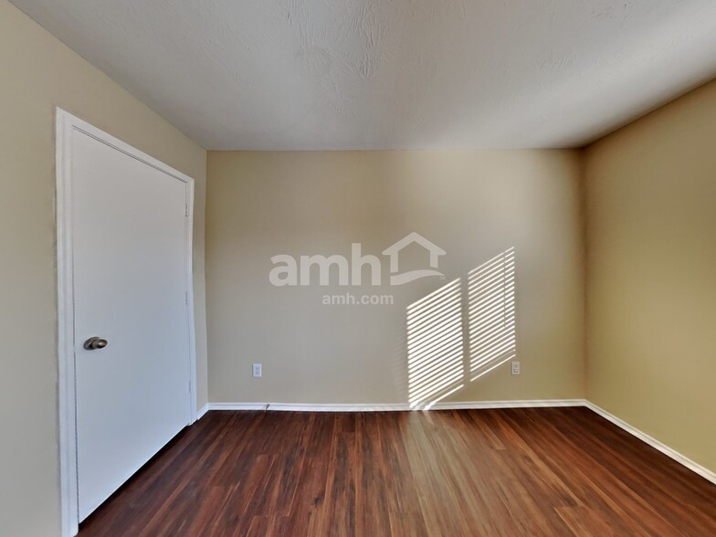 Building Photo - 4418 Sprangletop Ave