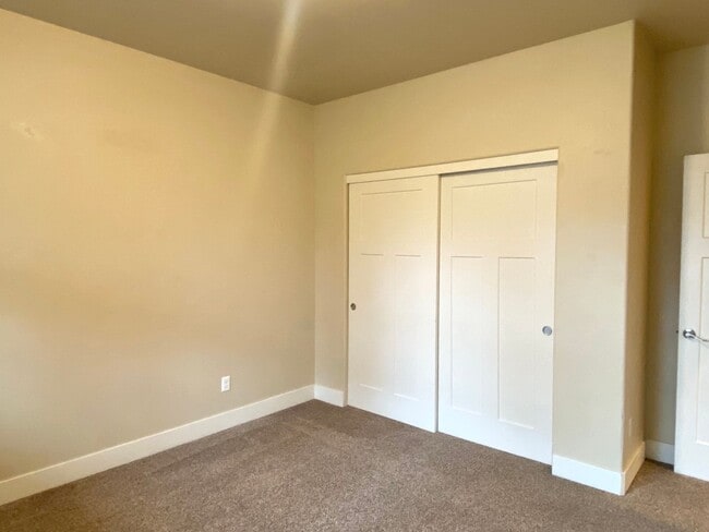 Building Photo - Single-Story Living! 3 BR - 2 BA with open...