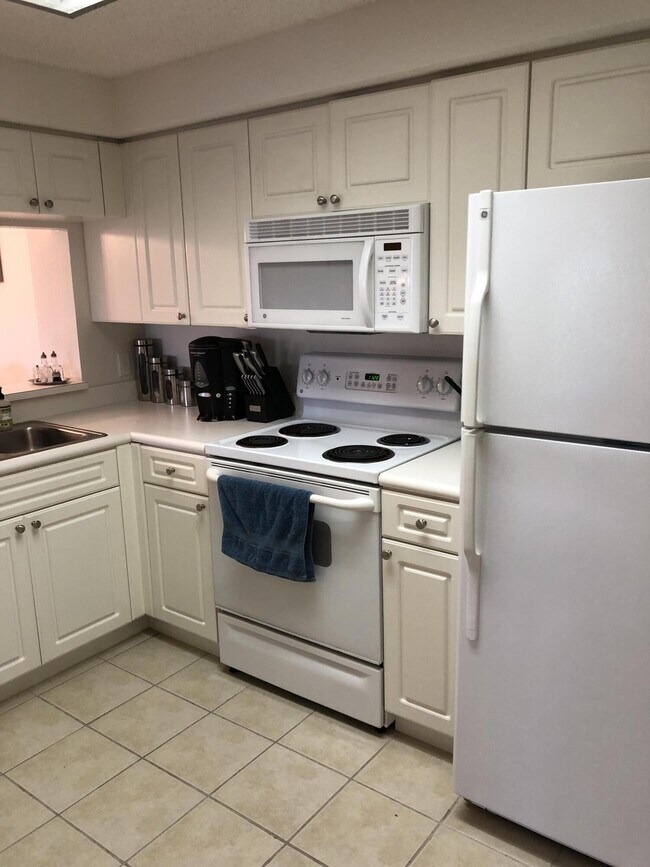 Building Photo - 3023 Alcazar Pl
