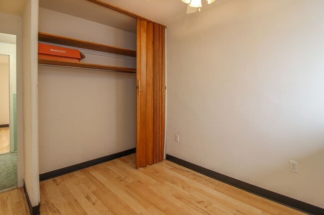 Building Photo - 2BR/1BA Apartment - Near Campus - Swift access to Class! WATER INCLUDED! $1,000/MO