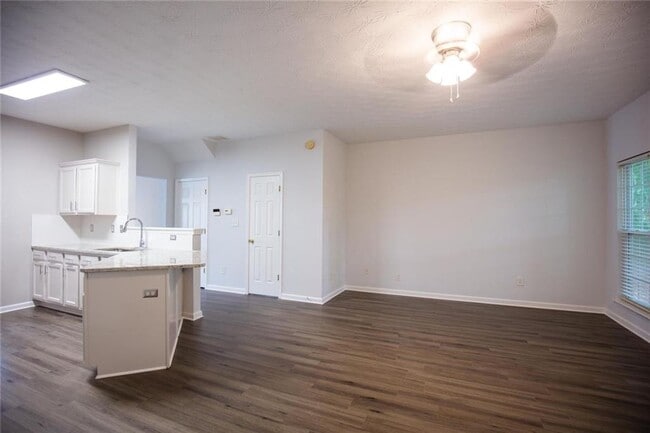Building Photo - 649 Kenridge Dr