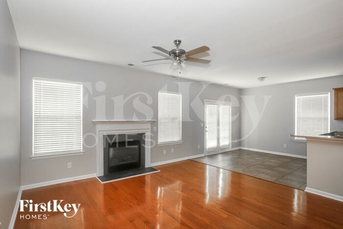 Building Photo - 4643 Maplecrest Pl