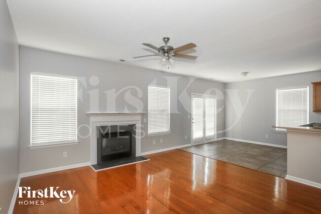 Building Photo - 4643 Maplecrest Pl