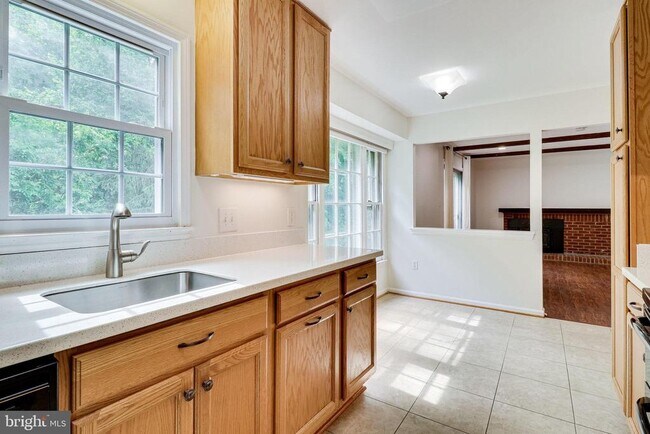 Building Photo - 4809 Tabard Pl