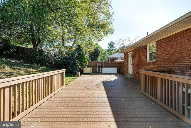 Building Photo - 869 Patrick Henry Dr