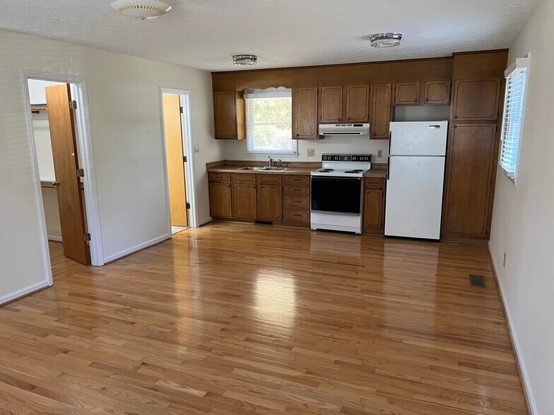 Building Photo - 110 Wellington St